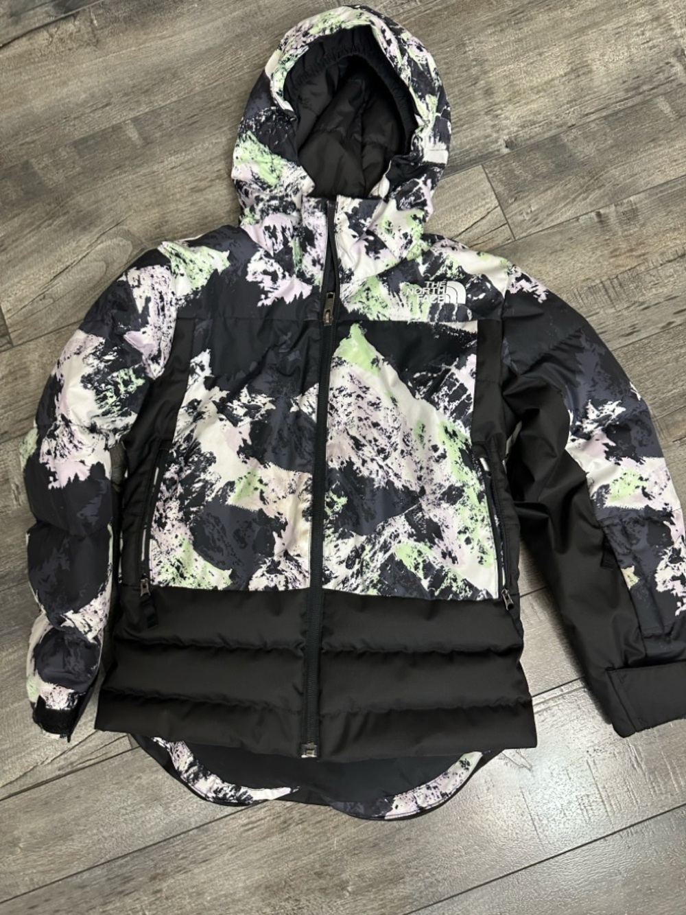 The North Face Kids Black Puffer Jacket with White, Gray & Light Green Print 7/8